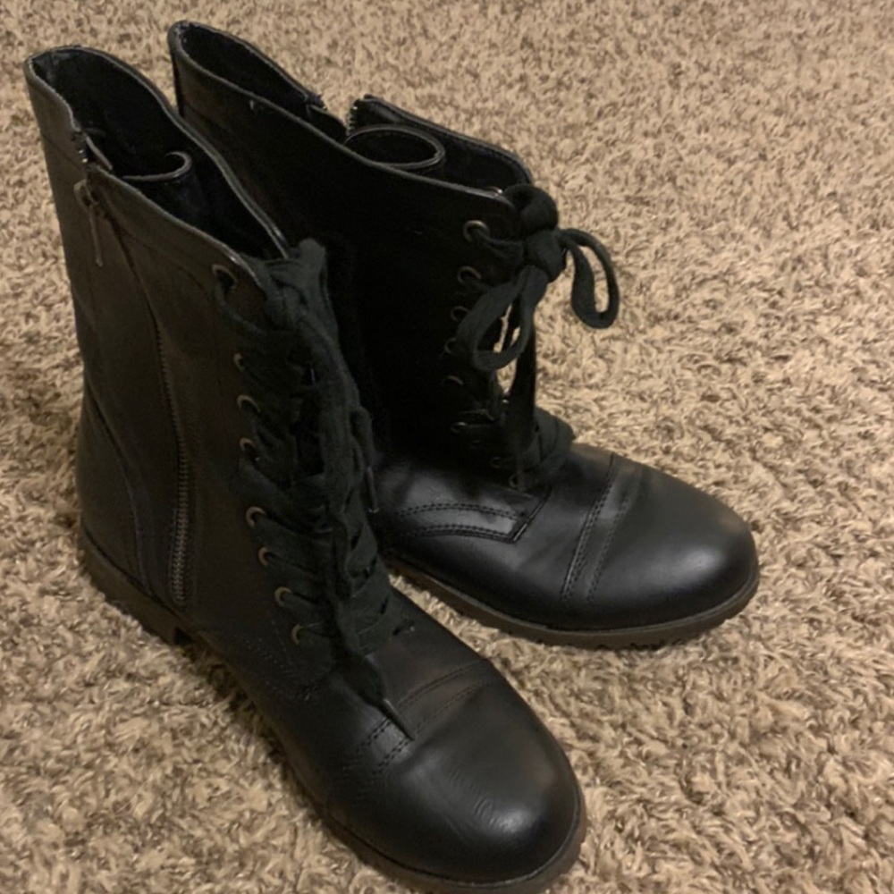 Combat boots
